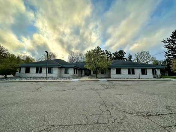 Lake Lansing Road Professional Office Space