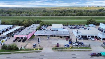 Retail space for Rent at 646 Highway 6 S in Houston