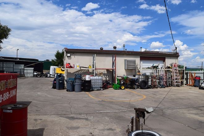 Off/Whse with outdoor storage for sale/lease