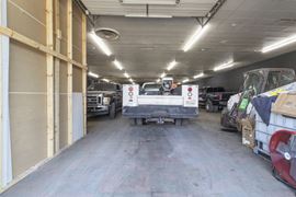 ±10,000 SF Multi-Tenant Industrial | ±5,000 SF Available | For Sale or Lease