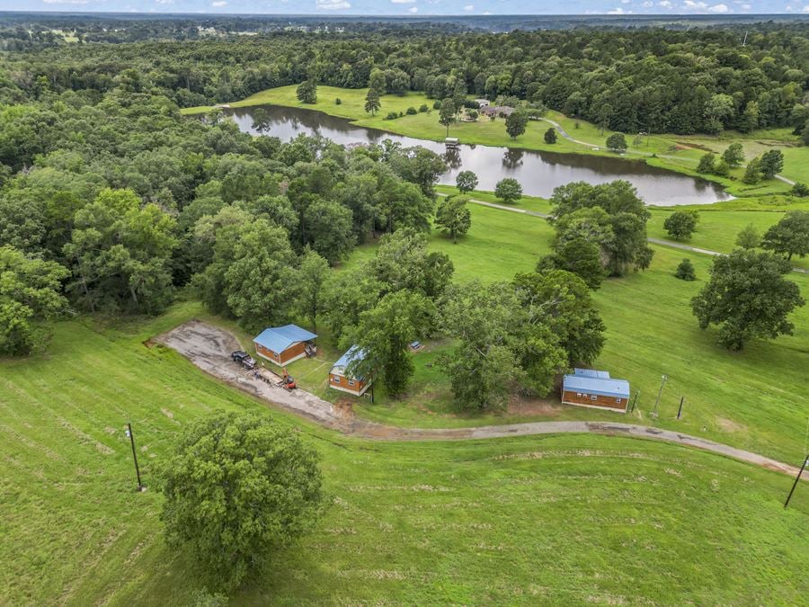 86 Acres of Bliss: Eagle Nest Hidden Lake Resort