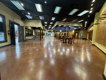 M04      Space Photo Gallery 2