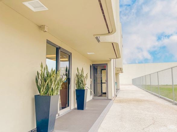 Second Floor Office Suites in Metairie