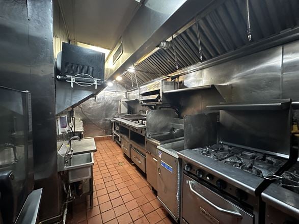 325 W 42nd St