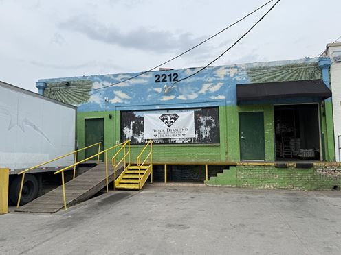2212 Irving Blvd