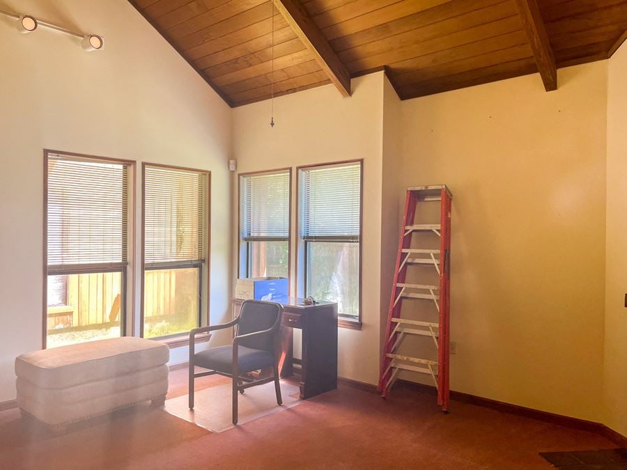 Professional Office Suite Available on Justice Ave