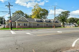 8 Montauk Highway Oakdale