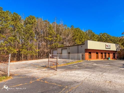 ±3,500 SF Freestanding Office/Warehouse