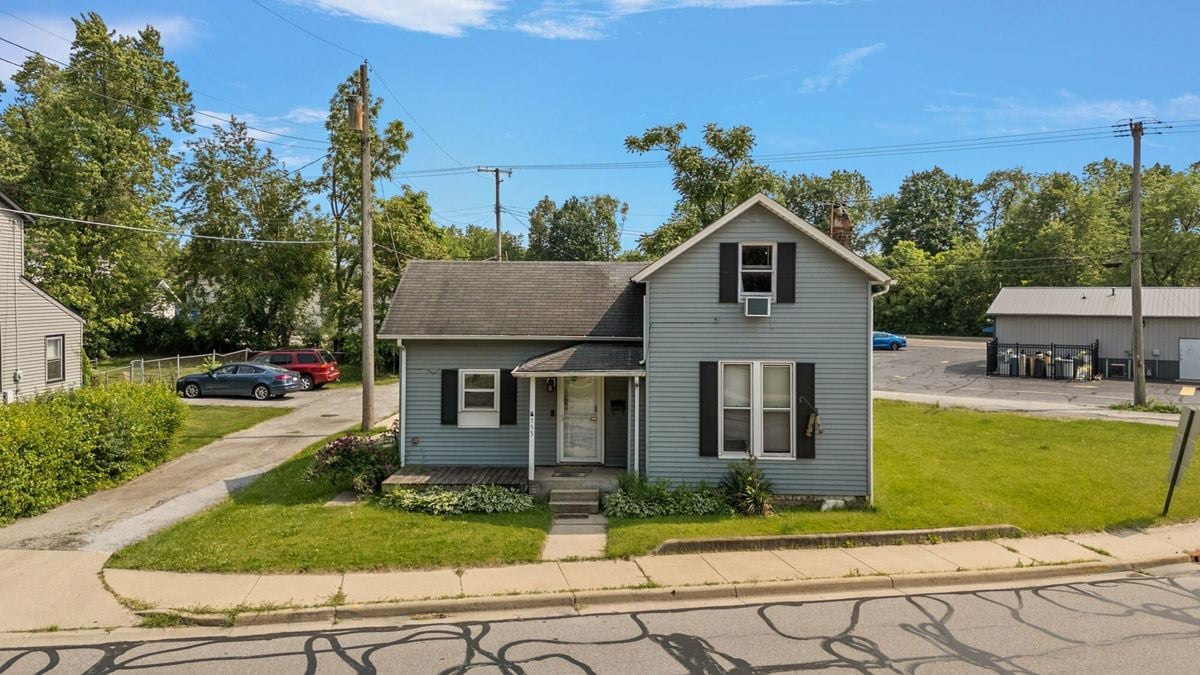 755 West Chicago Street