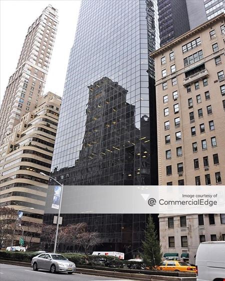Retail space for Rent at 499 Park Avenue in New York