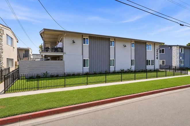 324 E. Leatrice Ln