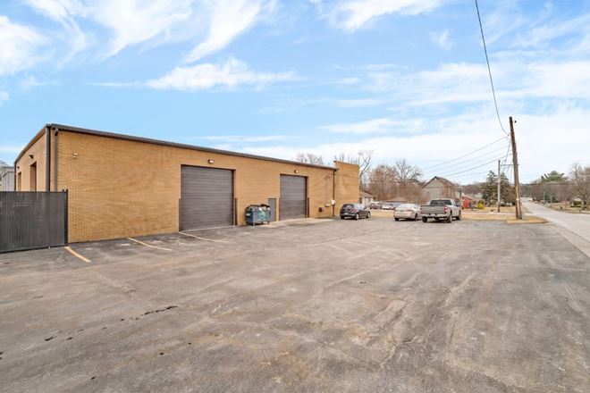 3S340 Rockwell St, Unit 201 - 2nd Floor North, Warrenville, IL 60555