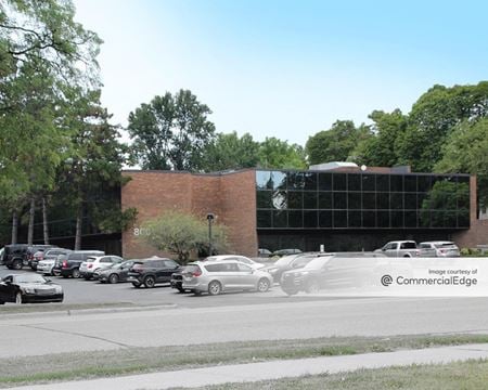 Commercial space for Rent at 800 West Long Lake Road in Bloomfield Hills