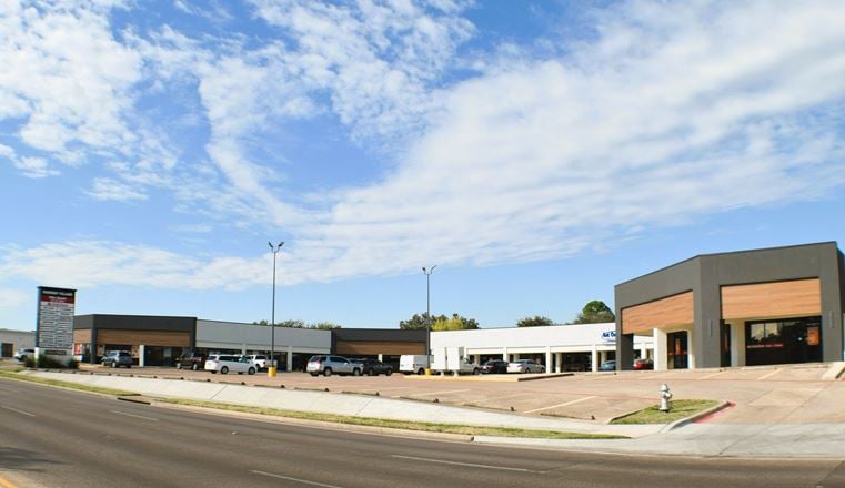 VICTORY SHOPS AT PARKWAY VILLAGE