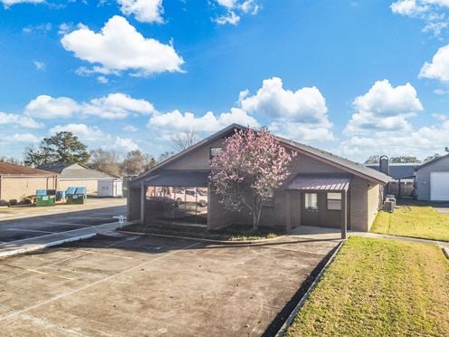 Former Medical Office Building with Ample Parking
