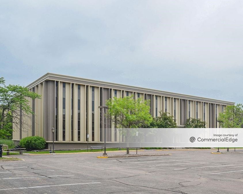 8441 Wayzata Blvd, Golden Valley, MN 55426