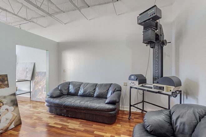 Fully Remodeled High Traffic Retail with Showroom & Vault