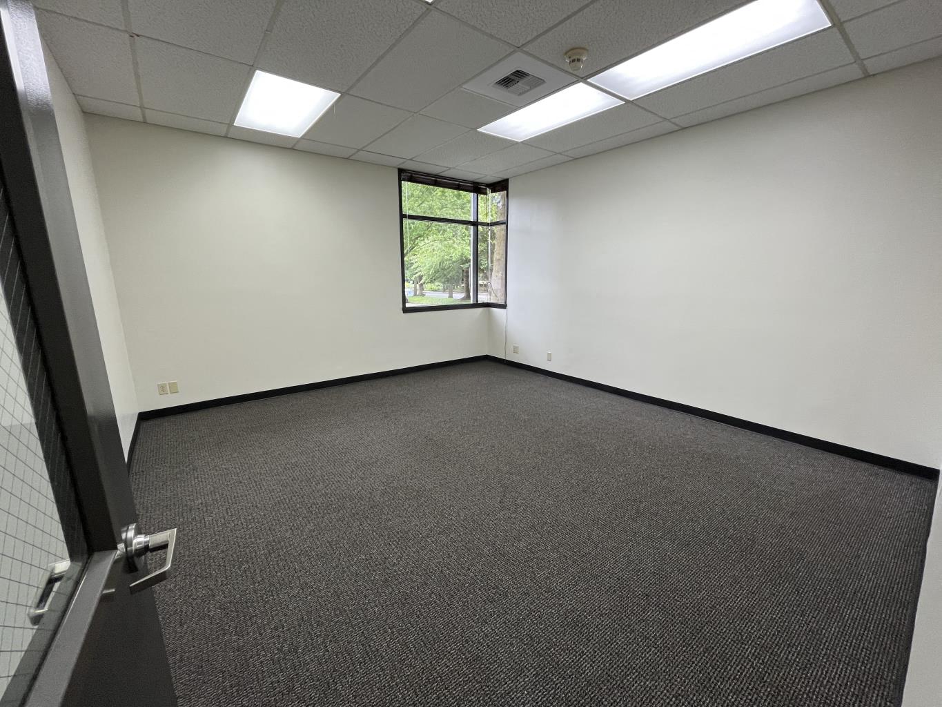 3,085 SF Office Space in Redmond, WA Photo