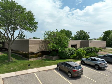 Office space for Rent at 560-580 Kirts Blvd in Troy