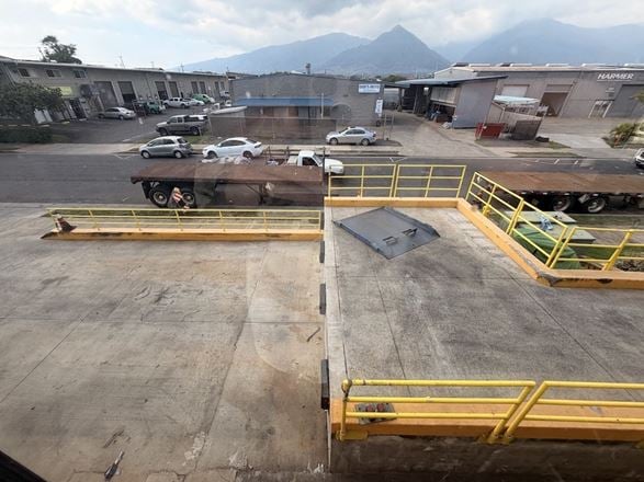 Large Warehouse Central Maui