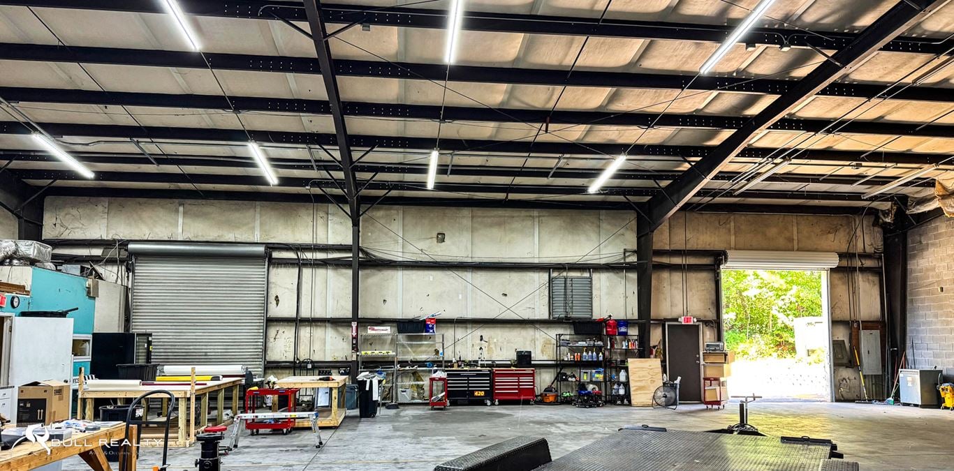Office & Warehouse Convenient to I-20 | ±8,000 SF