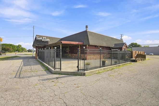 1090 Rochester Rd