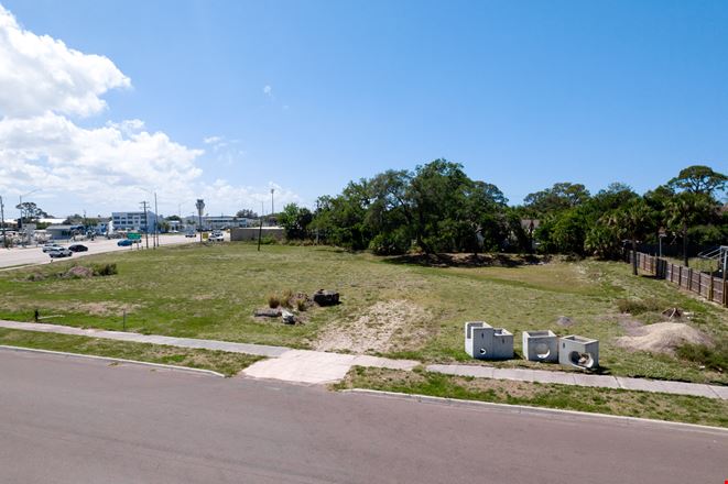 7972 N Tamiami Trl