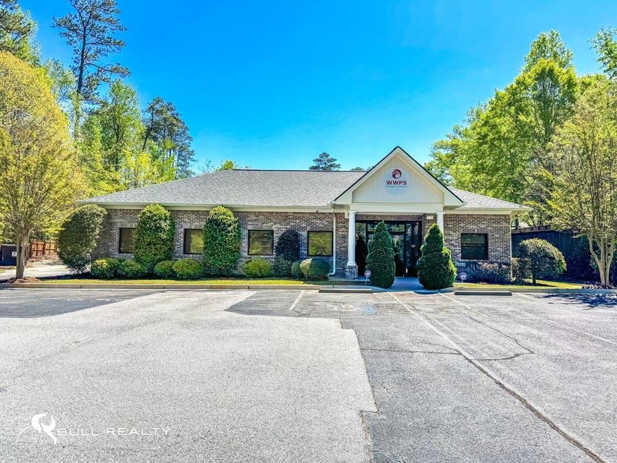 ±2,214 SF Freestanding Office