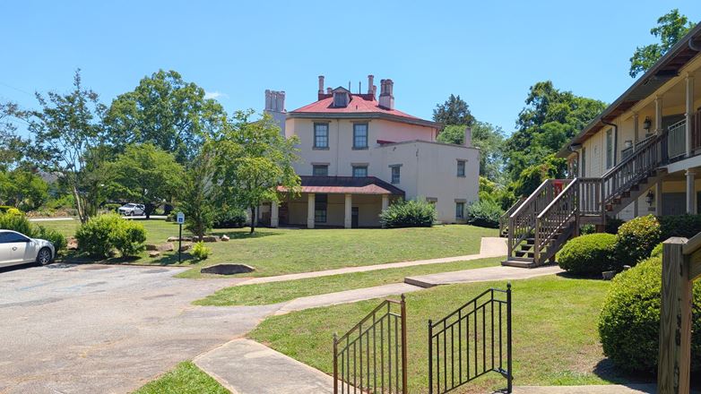 Octagon House Apartments