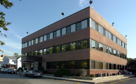 70 Glen Cove Rd