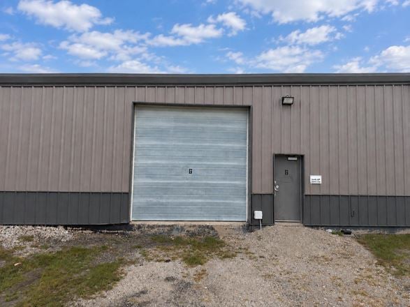 4988 SF Heated Warehouse