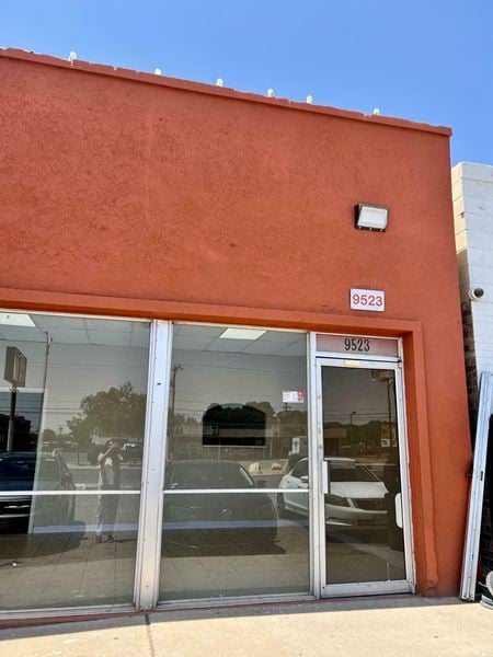 Retail space for Rent at 9523 Dyer St in El Paso