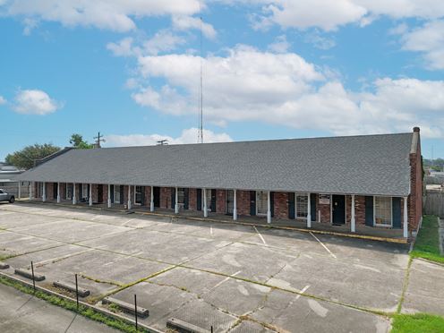 Five-Suite Office Building Minutes From I-12