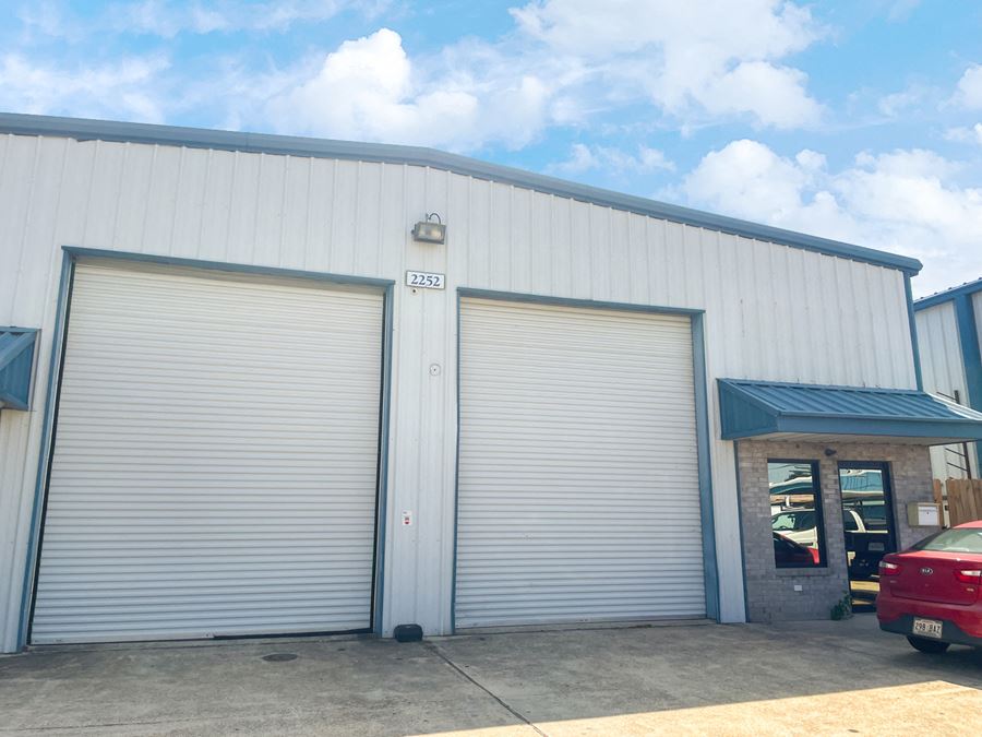 Office Warehouse Suite for Lease just 2 Blocks from MSY