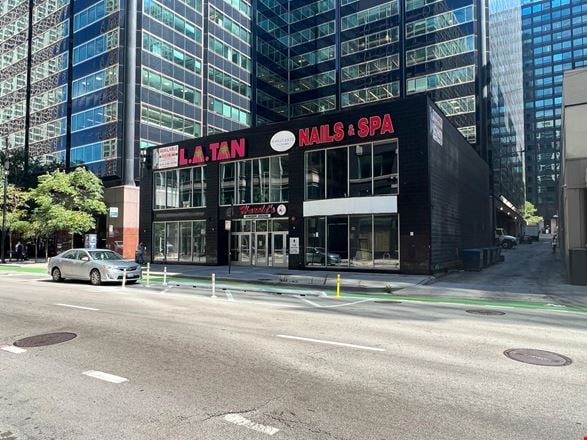 Retail space for Rent at 113 South Clinton Street in Chicago