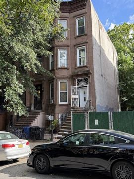 900A Greene Ave