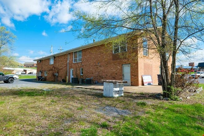 RENOVATED TWO-LEVEL COMMERCIAL SPACE NEAR DOWNTOWN HARRISONBURG
