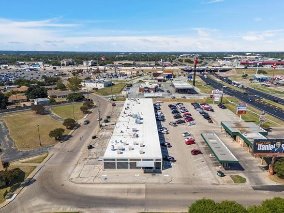 901 N Loop 340