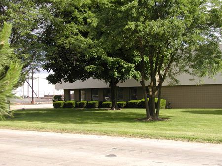 Amrhein Commerce Center - Livonia