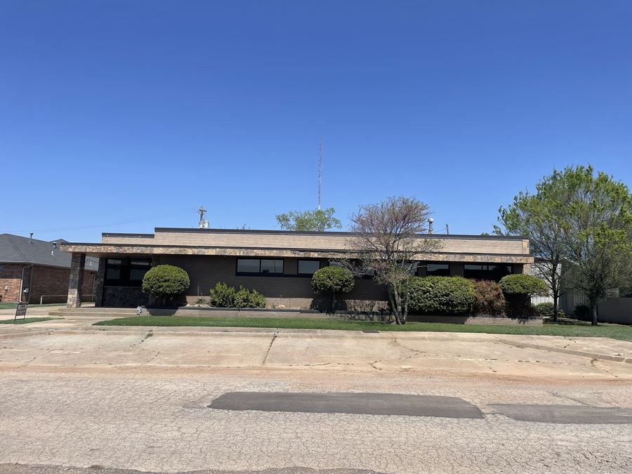 Office/Retail Building For Lease