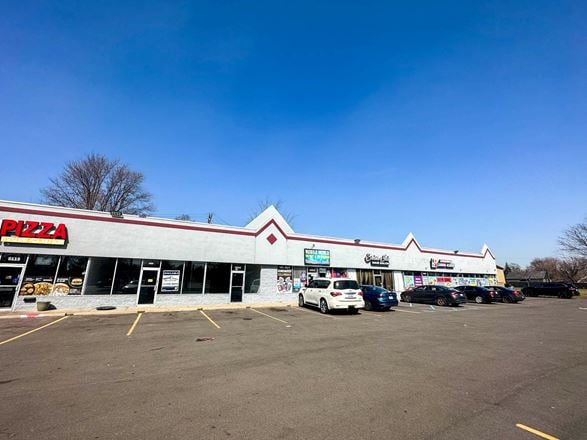 9 Mile Plaza