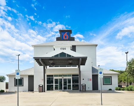 Photo of commercial space at 1720 W Henderson St. in Cleburne