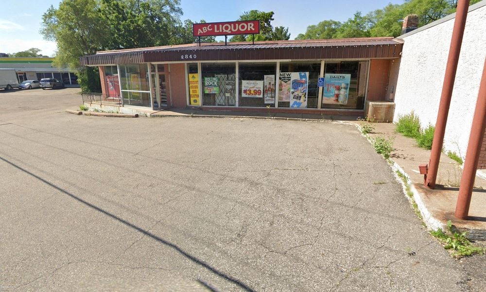 2840 Mounds View Blvd., Mounds View, MN Retail Building