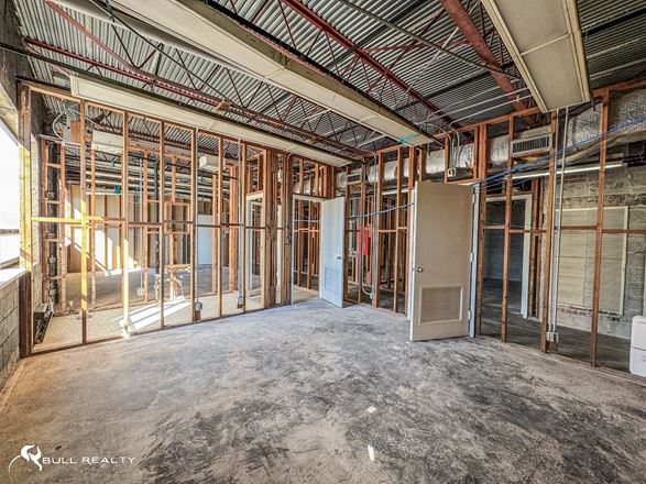 Multi-Tenant Office/Medical Building | Sale or Lease | ±13,000 SF | ±7,691 SF Available