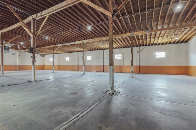 1823 Commercial St NE Suite A