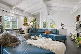 2225 N Cahuenga Blvd