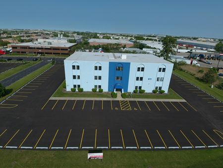 Photo of commercial space at 611 Busse Rd in Bensenville