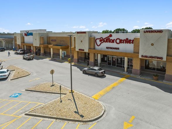 Meridian Retail Center - Guitar Center & PetSmart
