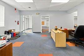 CORNER COMMERCIAL BUILDING NEAR DOWNTOWN - FOR LEASE OR SALE