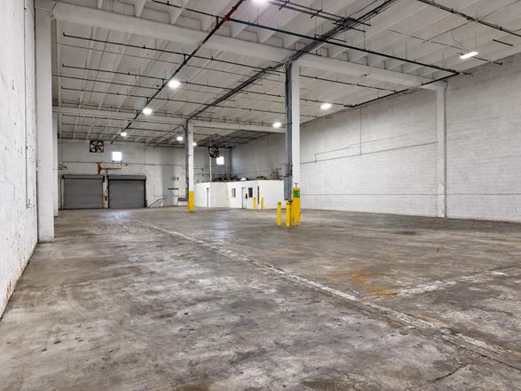 Industrial space for Rent at 9292 NW 101 St in Medley